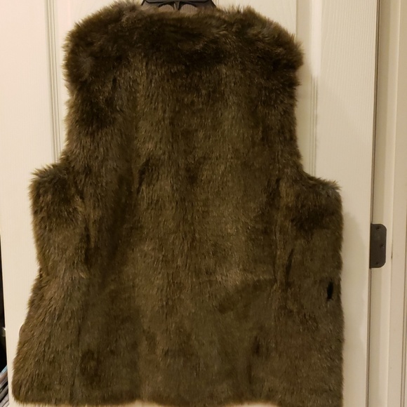 "New" Brown Faux Fur Vest - Picture 3 of 7